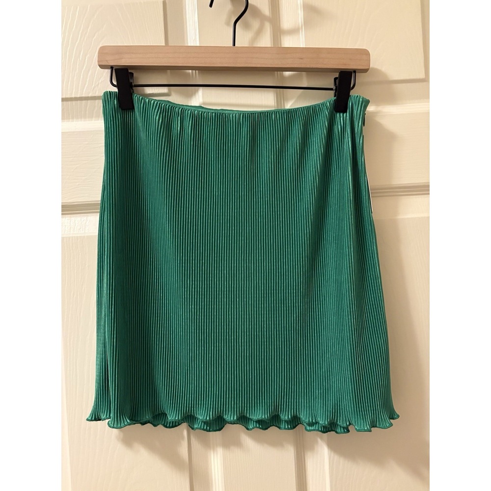 Anna Grace Mini Skirt Green Tight Vertical Pleats Ruffed Edge Hem Size Medium